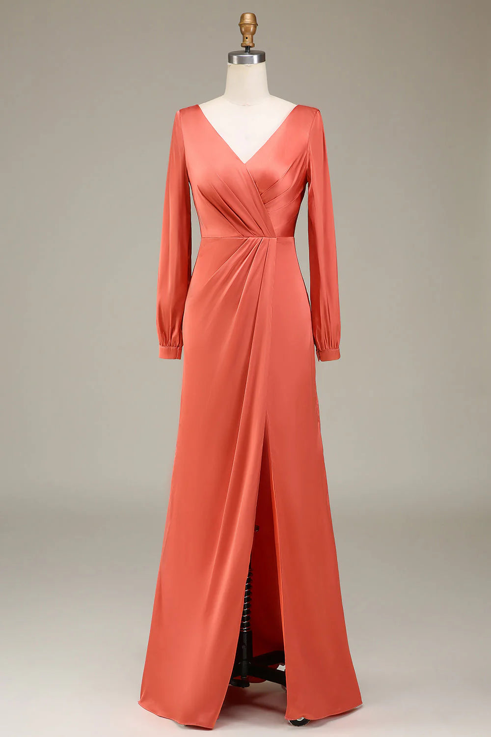 Vestido de dama de honor de satén con escote en V y abertura en forma de A